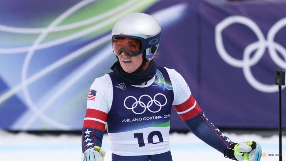 Alpine skiing-Vonn completes training run after long weather hold