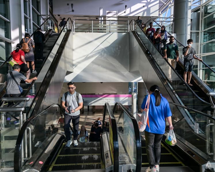More Malaysians seeking jobs in Singapore amid weakening ringgit, inflation: Recruiters