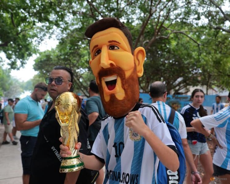 Scaloni hails '12th man' as Argentina fans hit Miami