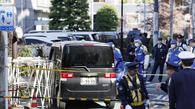 汽车撞向以色列驻日本东京大使馆附近路障 一警员受伤