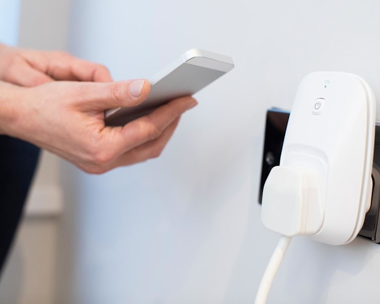 What are smart plugs? How do they work to save you money and electricity at home?
