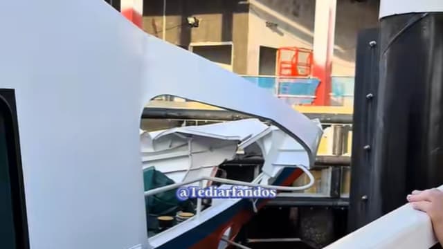 峇淡岛赴狮城渡轮撞液槽船 船身部分结构受损