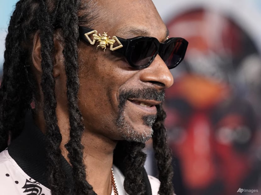 Snoop Dogg's quitting smoking? Fans speculate new business down the road 