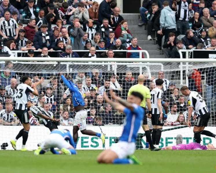Sunderland stun Newcastle with late Brobbey winner in dramatic Tyne-Wear derby