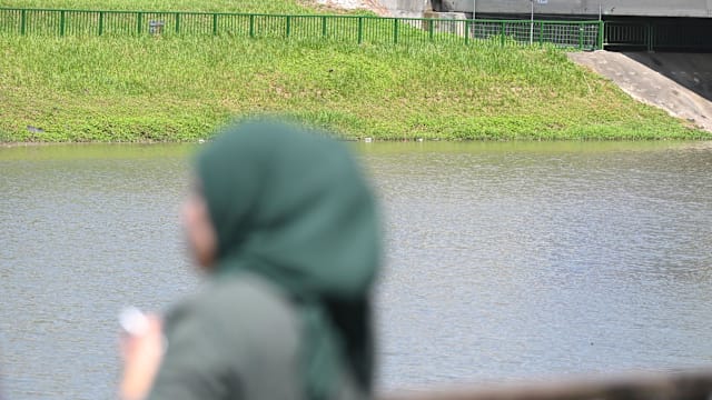 加冷河失踪少年搜寻行动进入第二天 家属焦虑在现场等进展