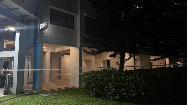 义顺组屋发生血案 44岁男子疑刺伤邻居后倒卧组屋地面层不治