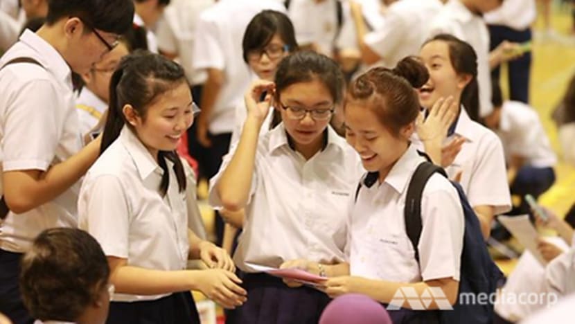 Keputusan GCE 'O' diumum 12 Jan, pelajar ambil keputusan di bilik darjah Keputusan GCE 'O' diumum 12 Jan, pelajar ambil keputusan di bilik darjah
