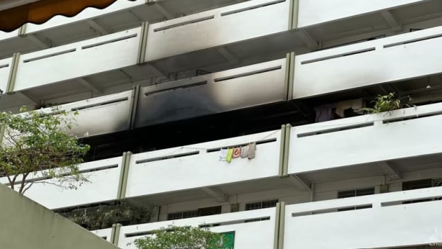 丹戎巴葛坊组屋失火 约50人疏散 一人送院 