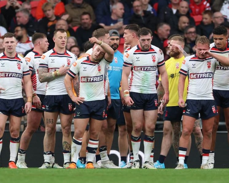 Rugby League-Rampant Australia crush England 26-6 at Wembley