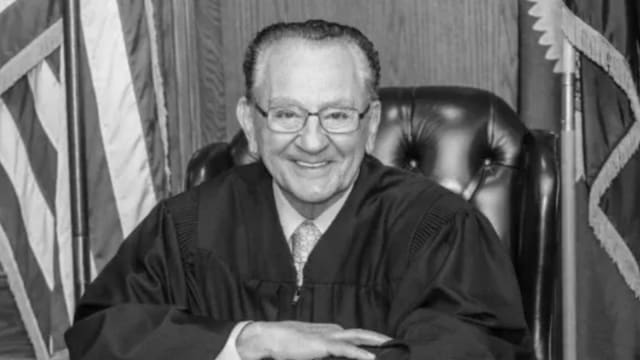 美国网红法官Frank Caprio病逝