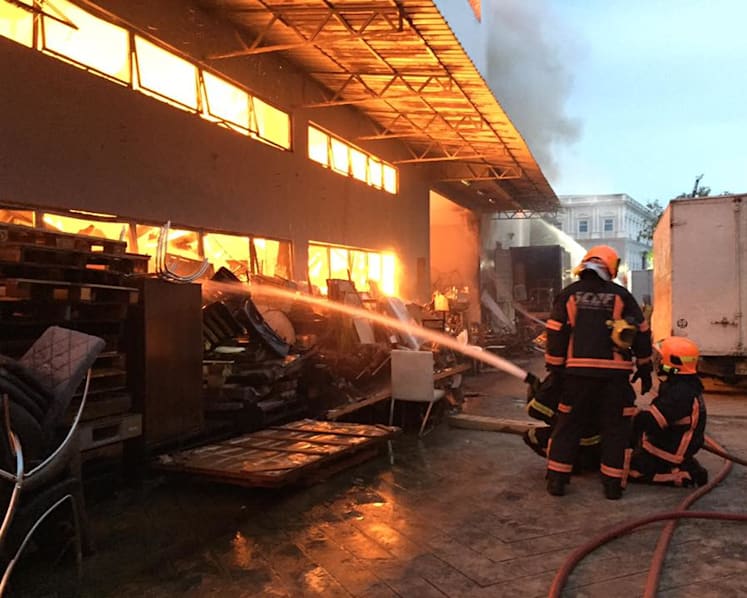 Fire destroys warehouse at Sungei Kadut, 7 rescued