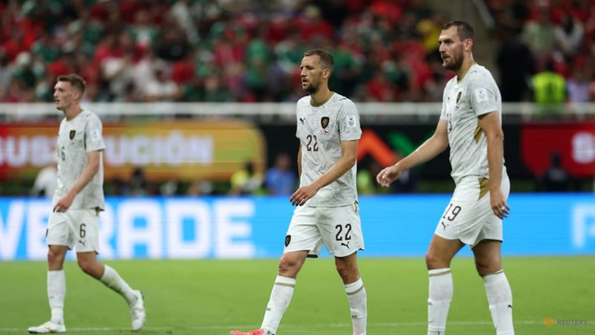 Czechs and South Africa under pressure after opening losses
