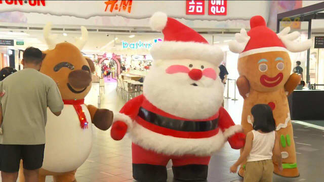 充气吉祥物带动圣诞气氛 业者指今年需求同比减约两成