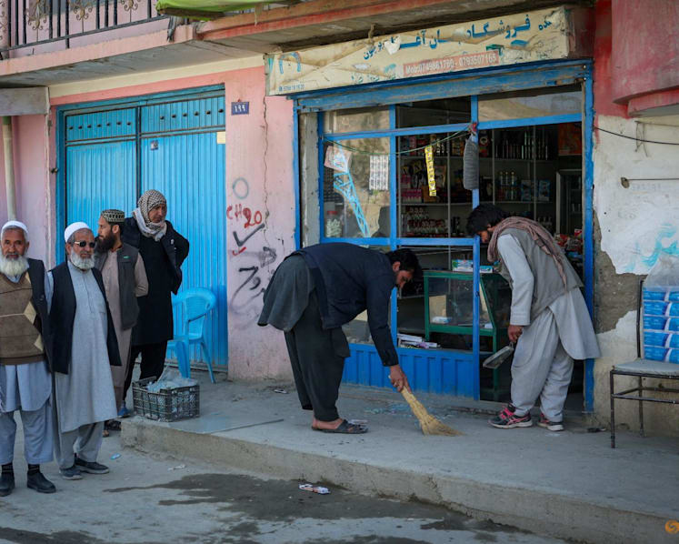 Afghanistan fires at Pakistani jets over Kabul as conflict intensifies
