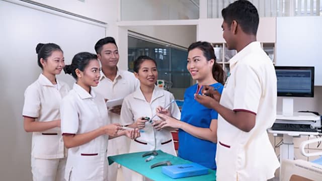 工教院医疗保健课程学生 未来五年将获更多实习和工读机会