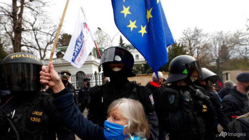 EU foreign ministers talk amid uproar over Ukraine, Navalny