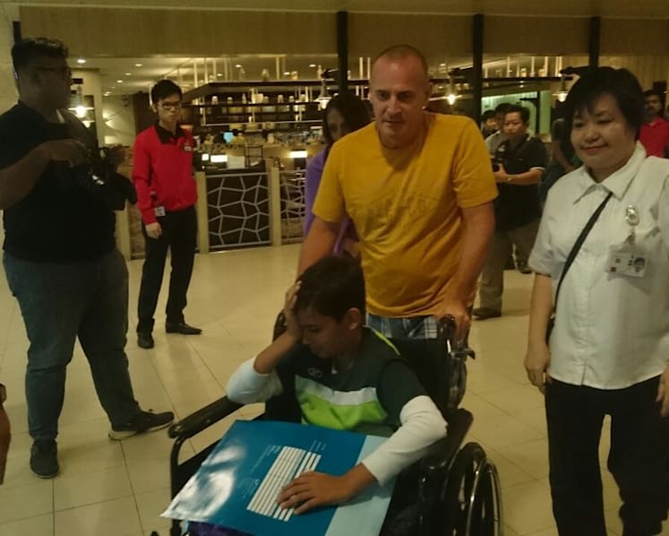 Parent volunteers, former students show support for TKPS students returning from Sabah
