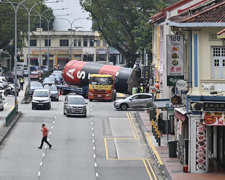 Trailer accident disrupts morning traffic along Balestier Road