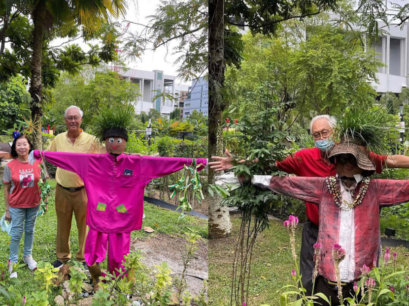 Mr Goh Chok Tong and his wife posing for a picture with a scarecrow at Hort Park on May 2, 2022 (left), after he noticed that the scarecrow had a change in attire from the one in January 2022 (right). Mr Goh Chok Tong and his wife posing for a picture with a scarecrow at Hort Park on May 2, 2022 (left), after he noticed that the scarecrow had a change in attire from the one in January 2022 (right).
