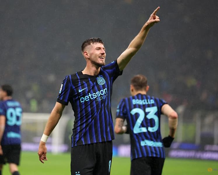 Calhanoglu double fires Inter to 3-0 win over struggling Fiorentina