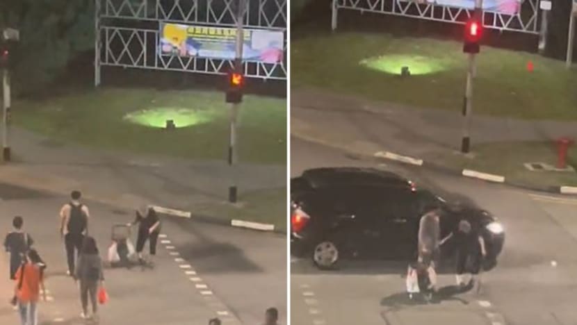 #trending: Man rushes to help elderly woman cross street while 'green man' blinks, earns praise from netizens