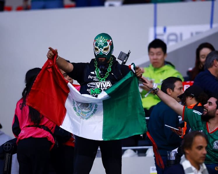 Fans flock to Azteca reopening, brushing off tensions ahead of World Cup