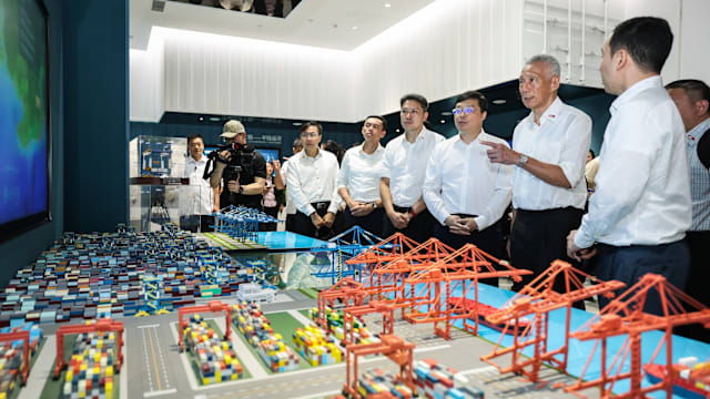 新中合资北部湾港集装箱码头不断壮大发展 李资政：国际局势动荡 各国更有必要加强合作
