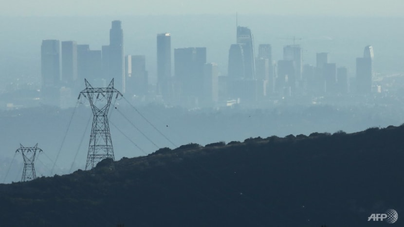Southern California enacts new smog rules on refineries Southern California enacts new smog rules on refineries