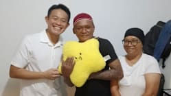 "Saya bukan wira": Pekerja pembersihan SG campur tangan, tahan lelaki berpisau di Clementi Mall