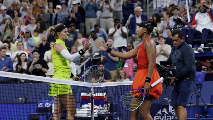 Resplendent in red, Osaka races into US Open second round