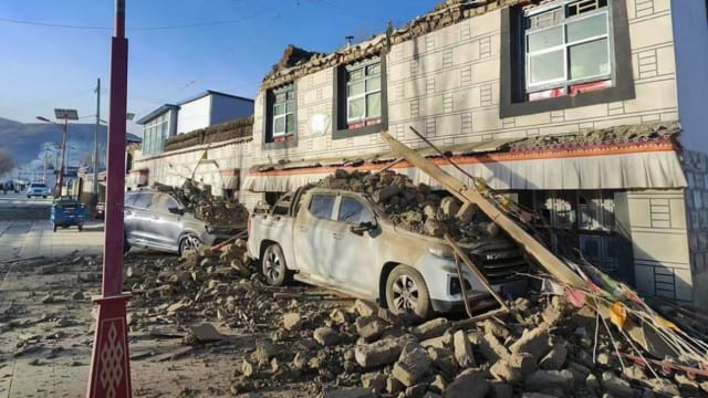 西藏日喀则市地震死亡人数升至95人 至少130人受伤