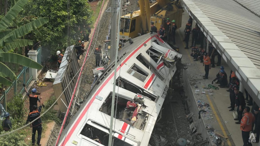 Usai tabrakan maut, pakar desak pemisahan jalur kereta jarak jauh dan komuter