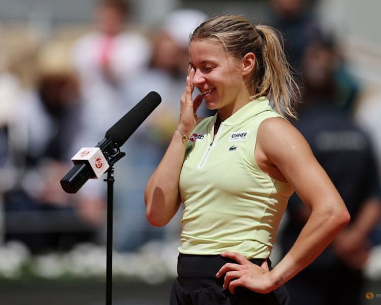 Qualifier Chwalinska upsets Kalinskaya to reach French Open semi-finals