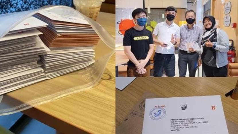 Sukarelawan M'sia di SG sertai usaha bawa pulang undi pos PRU15 Sukarelawan M'sia di SG sertai usaha bawa pulang undi pos PRU15