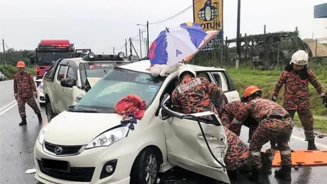 一家三口柔佛投票遇车祸 夫妻双双毙命遗女儿骨折