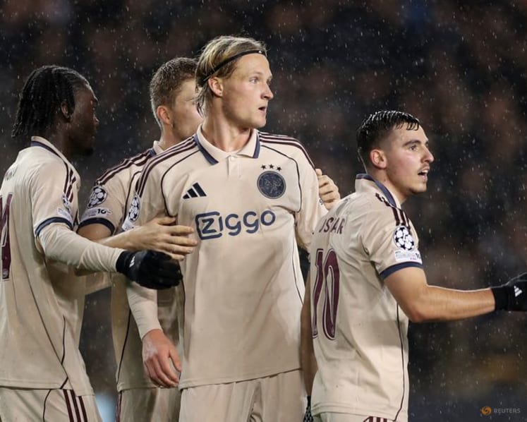Ajax earn first Champions League points in win at Qarabag, Villarreal beaten by Copenhagen