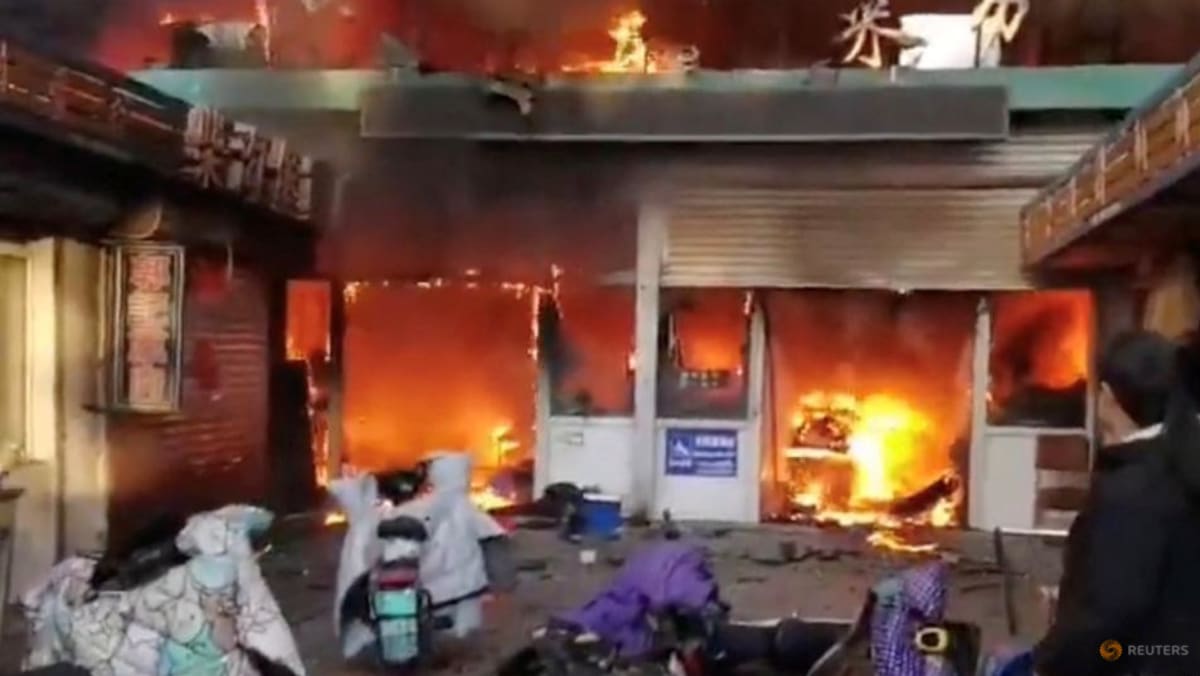 China market blaze kills 8, injures 15