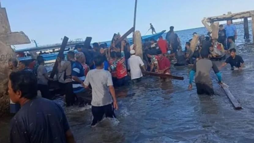 8 maut selepas jeti roboh di Maluku, Indonesia 8 maut selepas jeti roboh di Maluku, Indonesia