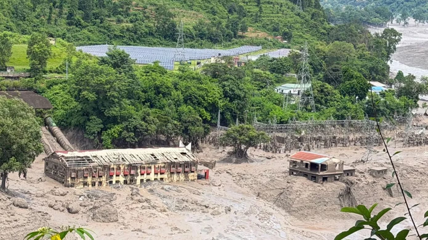 尼泊尔和西藏接壤地区突发泥石流。（图：BBC/Shaktimaya Tamang）
