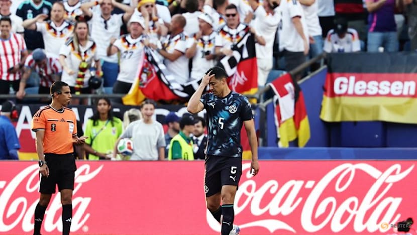 Balbuena joins long line of failed penalty subs, but Paraguay still advance