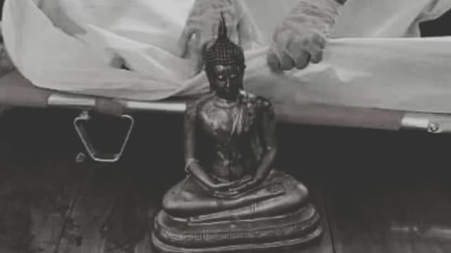 吸毒后攻击僧侣破坏佛像 泰男高处跌落被佛像刺死