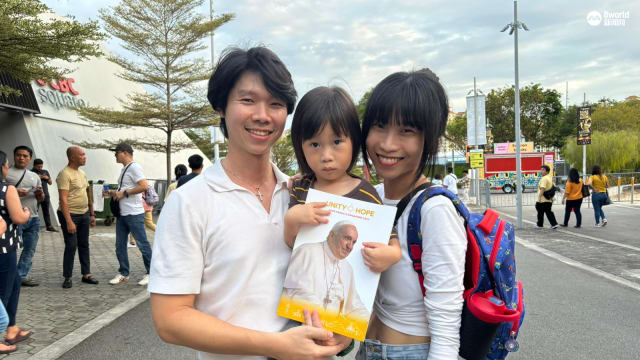孩子获得教宗祝福 父母表示感恩