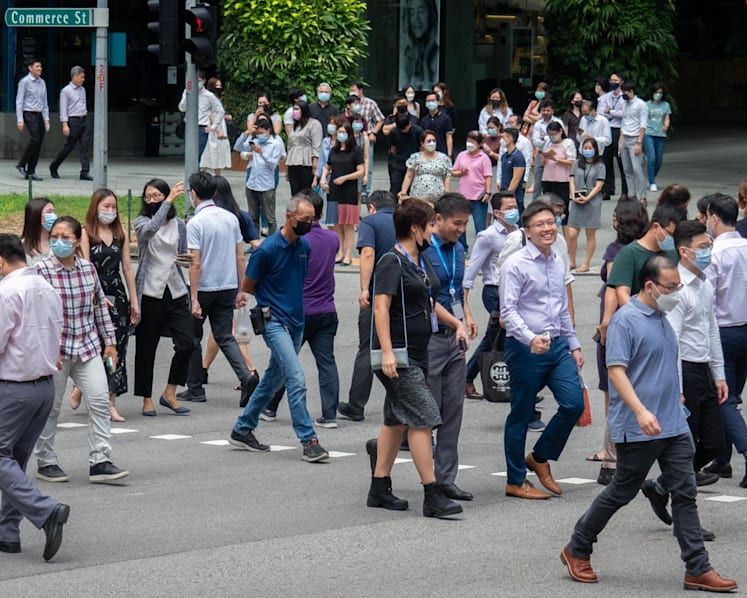 Civil servants to get 0.6-month year-end bonus, junior officers to get extra S$400 or S$800 depending on grade