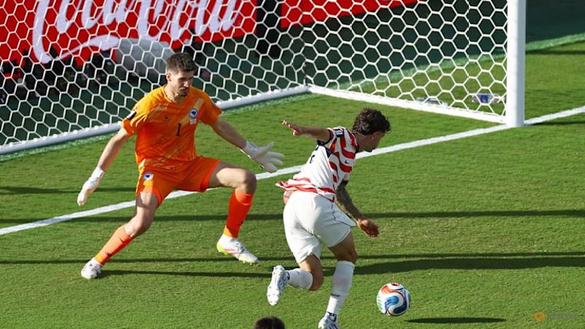 Ten-man United States beat Bosnia 2-0 to reach World Cup round of 16