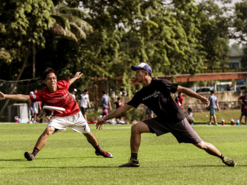 Chiang Tian Loon (left) from the Singapore men’s national team blocking off a throw from an opponent. Could ultimate frisbee become an exhibition sport at the 2017 SEA Games? Photo: Terry Tan Chiang Tian Loon (left) from the Singapore men’s national team blocking off a throw from an opponent. Could ultimate frisbee become an exhibition sport at the 2017 SEA Games? Photo: Terry Tan