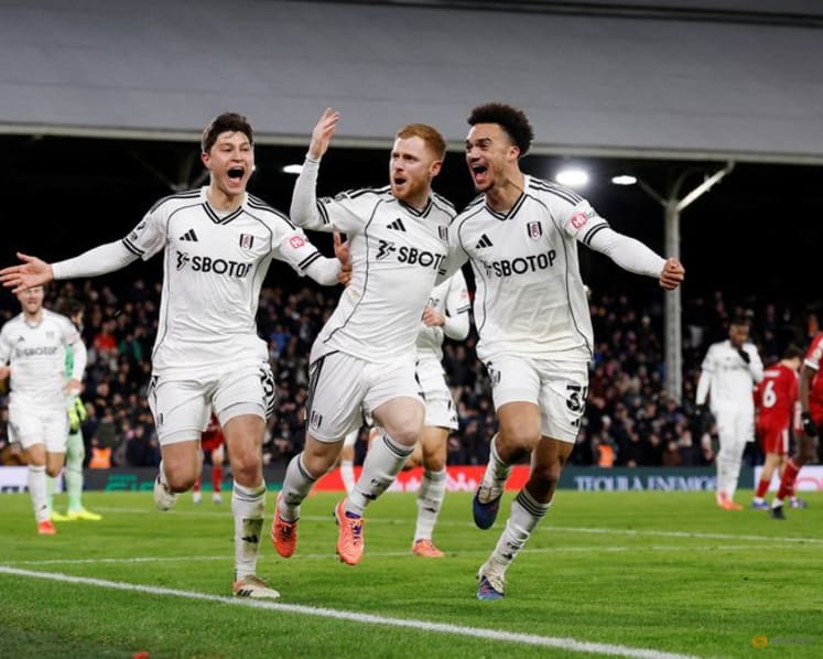 Reed's late screamer earns Fulham point in hectic 2-2 draw with Liverpool