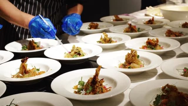 因逾百人患肠胃炎被令停业 Shiok Kitchen获准恢复营业
