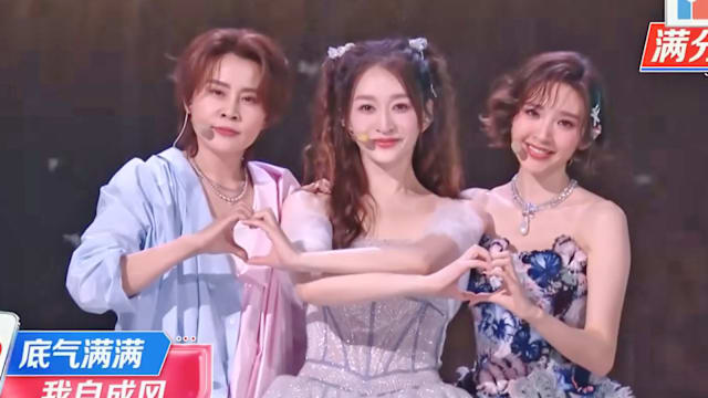 《浪姐7》“便利贴”组像极幼儿园表演，逗笑全网：不假唱，不好听