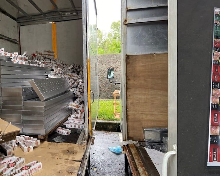 Nearly 3,000 cartons of contraband cigarettes seized, 4 arrested in Yishun car park raid