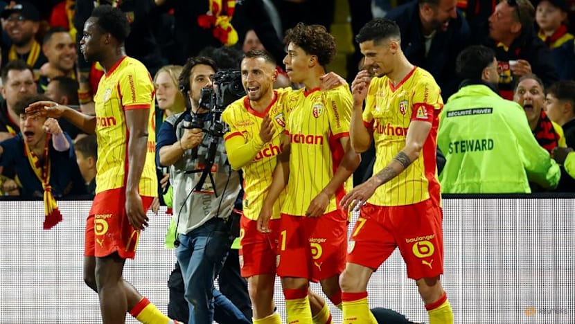Lens keep title race alive and relegate Nantes thanks to teen debutant Mesloub
